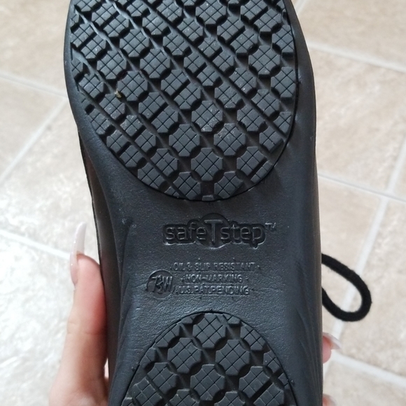 non slip restaurant shoes payless